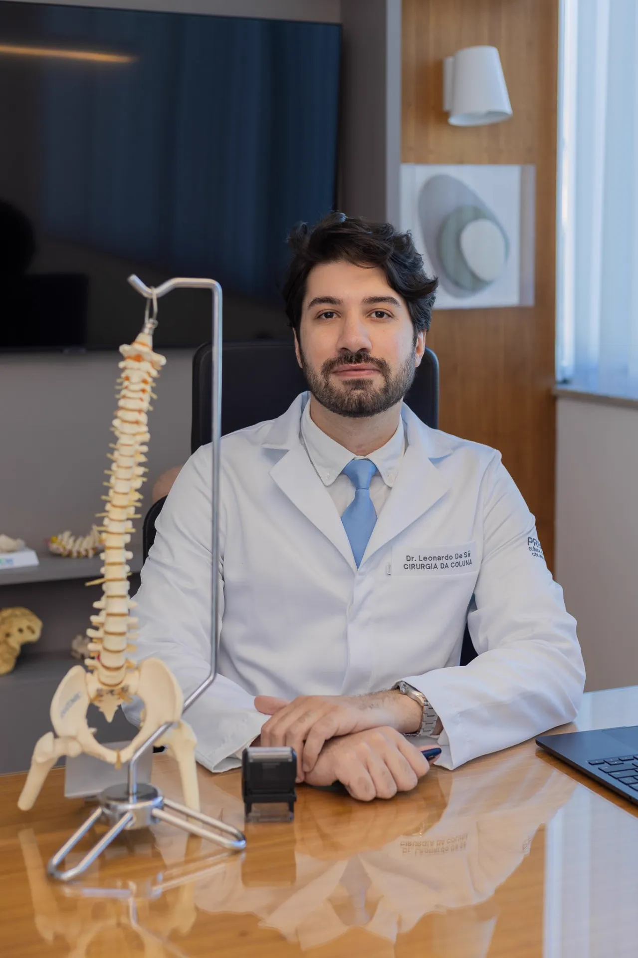 Dr. Leonardo de Sá, ortopedista de coluna